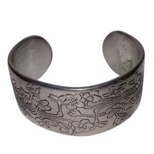 Vtg Salisbury Pewter December  Engraved Cuff Bracelet